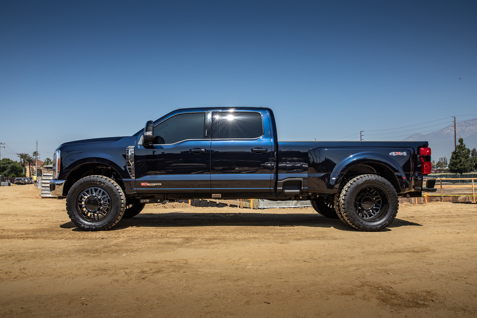 ICON 2023 Ford F-250/F-350 Super Duty 4WD Diesel, 2.5" Lift, Stage 2 Suspension System w/ Radius Arms