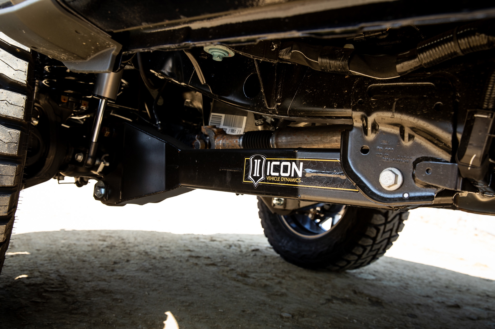 ICON 2023 Ford F-250/F-350 Super Duty 4WD Diesel, 2.5" Lift, Stage 2 Suspension System w/ Radius Arms