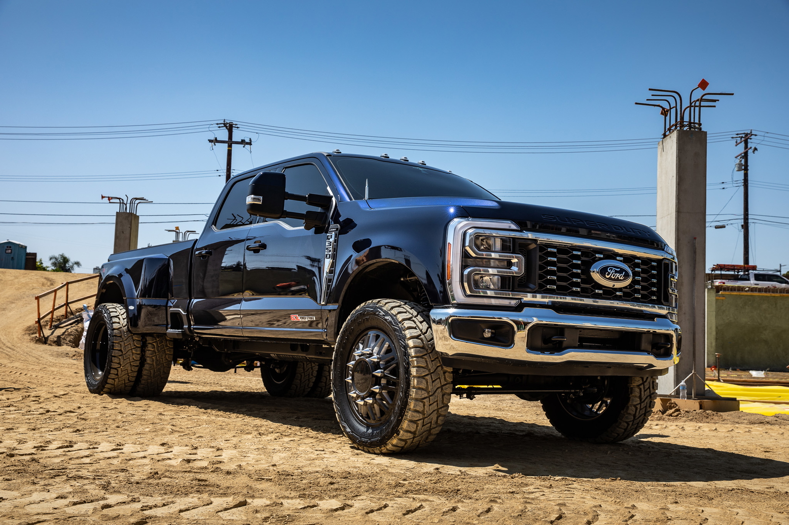 ICON 2023 Ford F-250/F-350 Super Duty 4WD, 2.5-3" Lift, Stage 3 Coilover Conversion System w/ Radius Arms